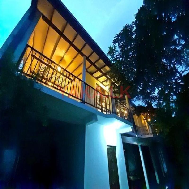 Upstairs House for Rent in Delkanda