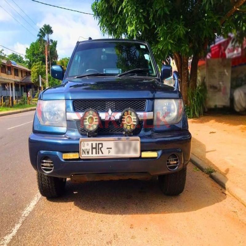 Mitsubishi Pajero IO 2000
