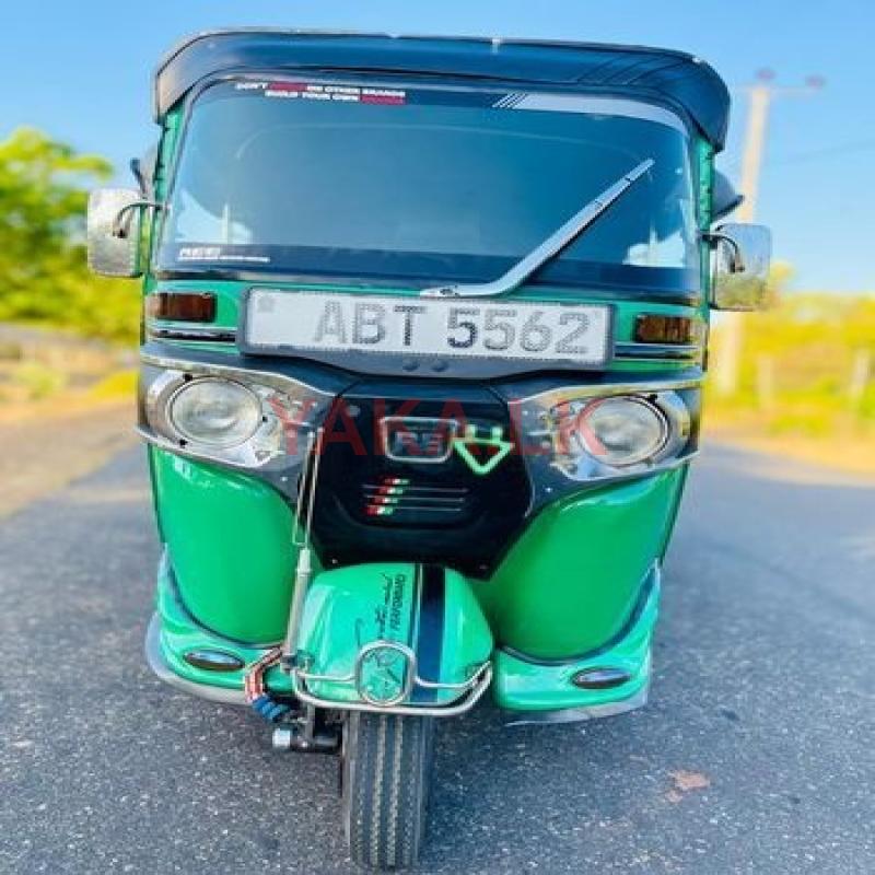 Bajaj RE 2018