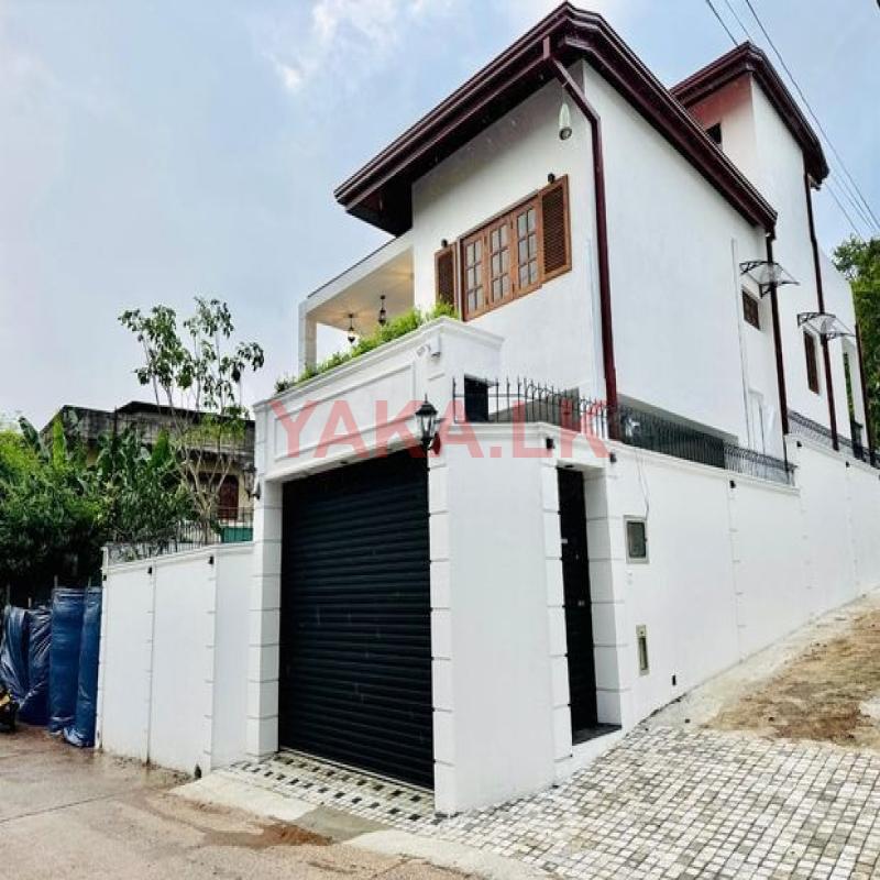 Stunning 3-Storey Luxury Home for Sale – Kohuwala Heartbeat