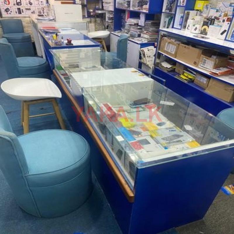 Mobile Showroom Fittings