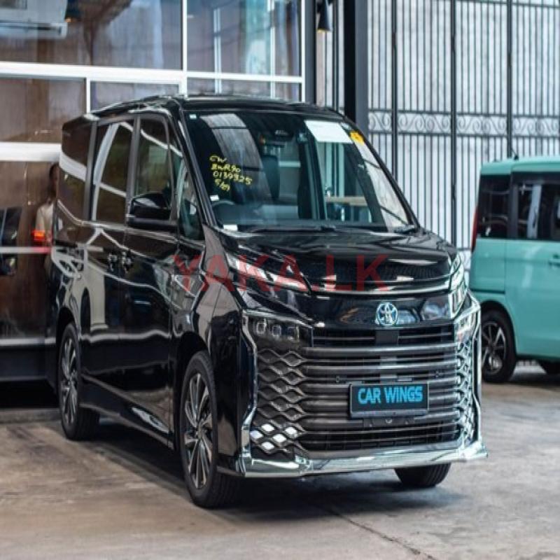 Toyota Voxy 2023