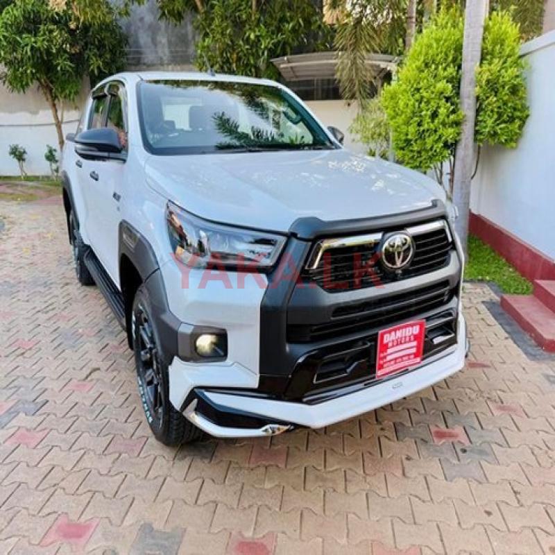 Toyota Hilux Revo Rocco 2025
