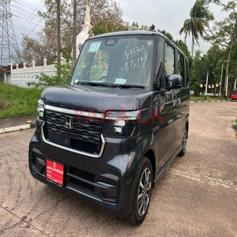 Honda N-Box Custom 2025