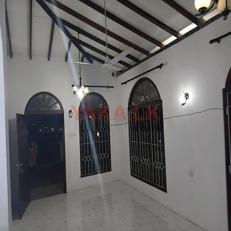 Upstair House For Rent In Thalawathugoda