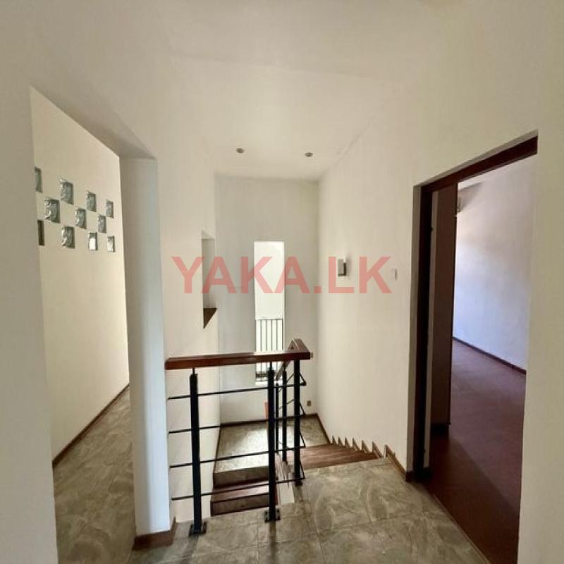 Fully Furnished Luxury House for Rent in Colombo 5 - EH378