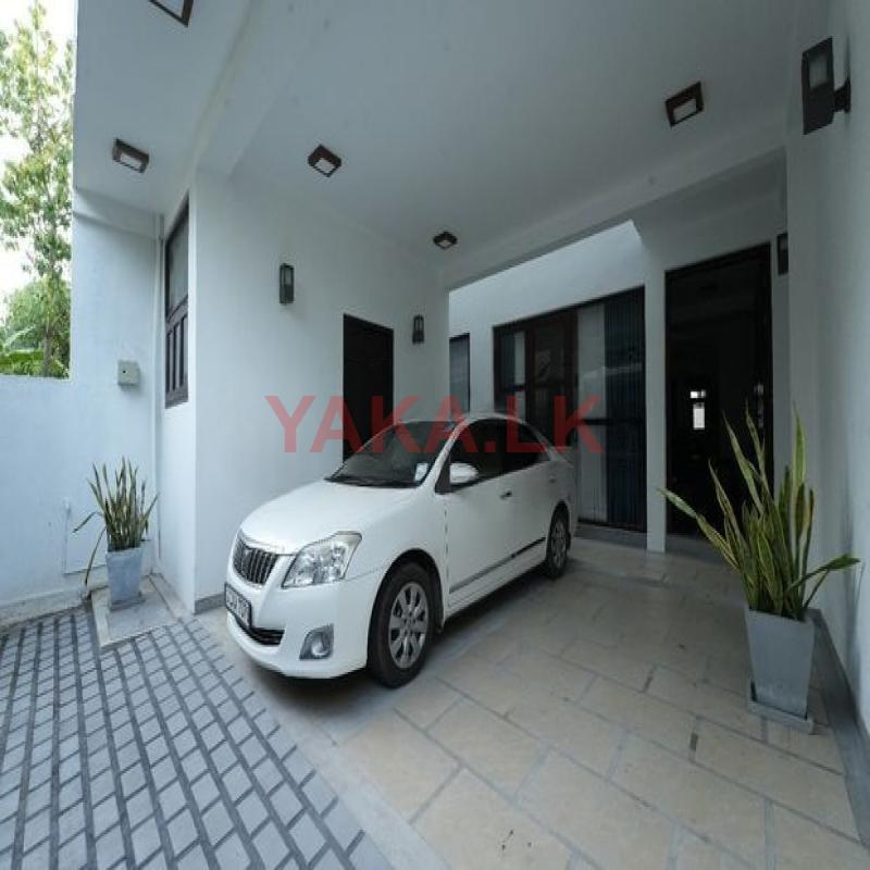 House For Rent In Madiwela,Talawatugoda - EH322