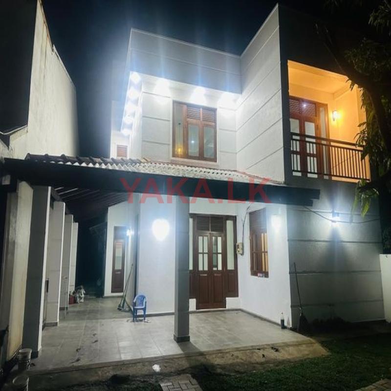 House in Panadura Prestigious Residential Neighborhood - Riverside Park