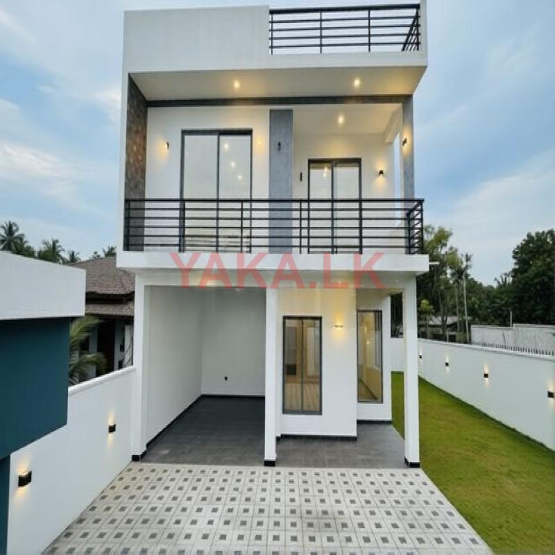 Brand New 3-Story House Just 3.8km to Kerawalapitiya Highway