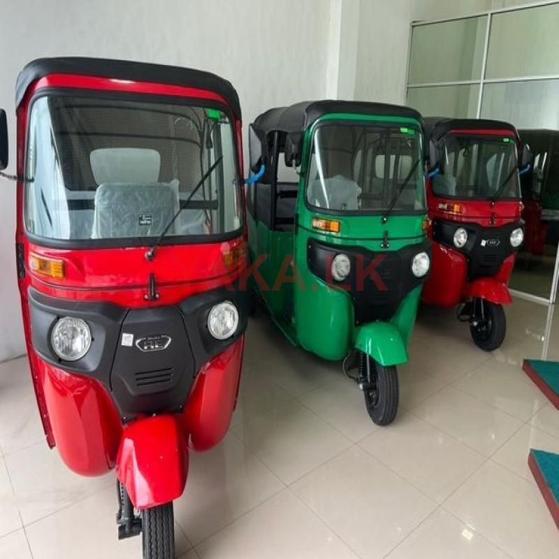 Bajaj RE 2025
