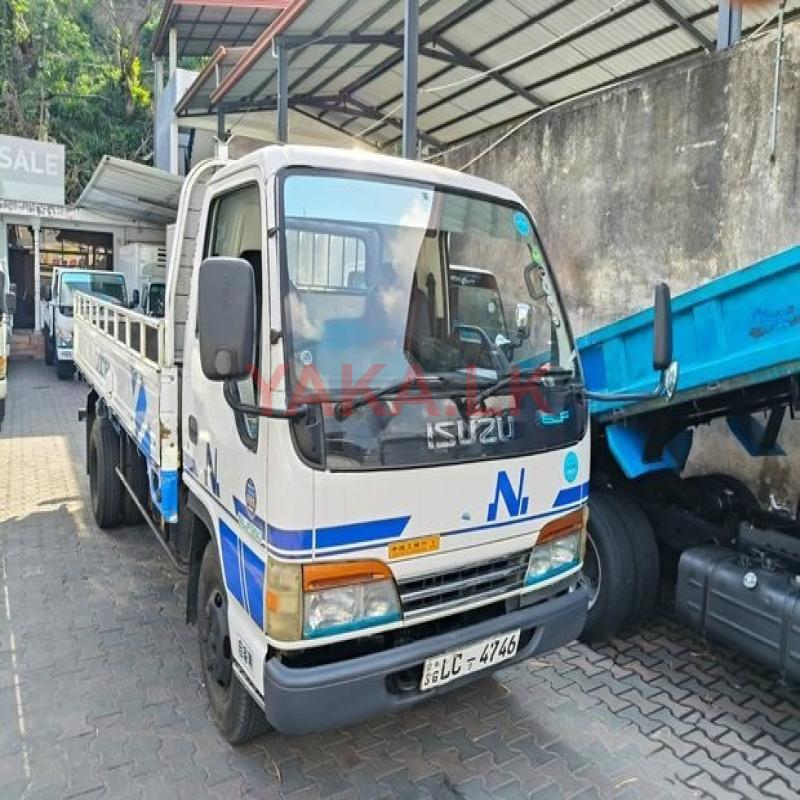 Isuzu 250 AKR66L patumoona 2001