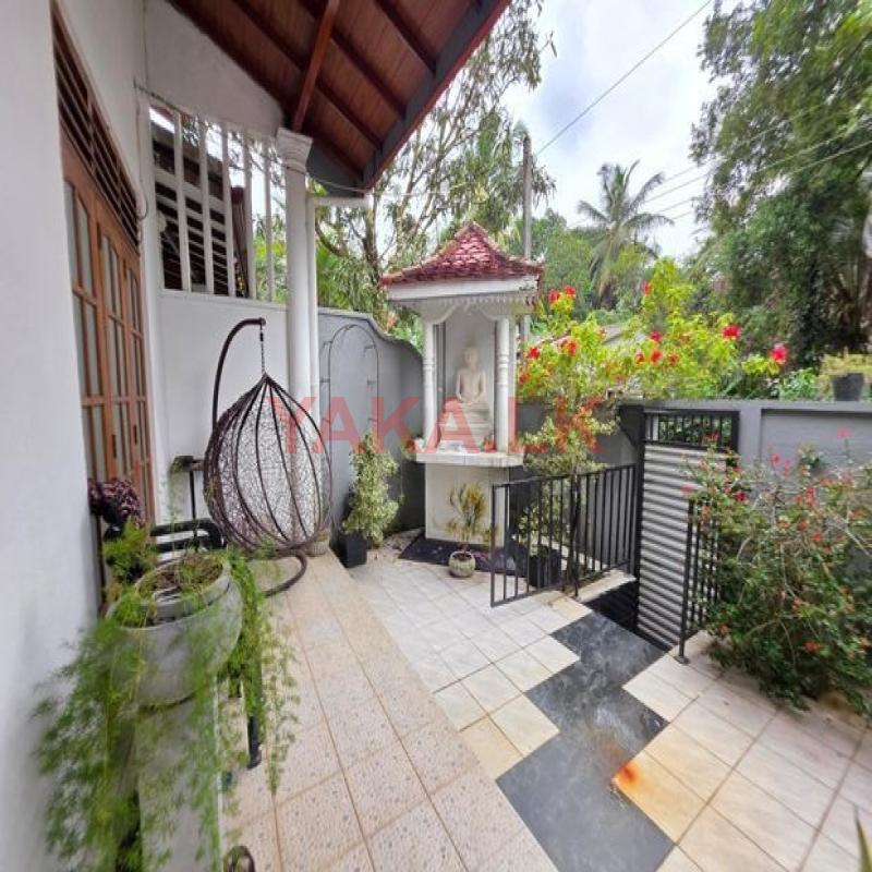 පදිංචිව සිටින අංගසම්පූර්ණ දෙමහල් නිවස ඉක්මනින් විකිනීමට - කහතුඩුව