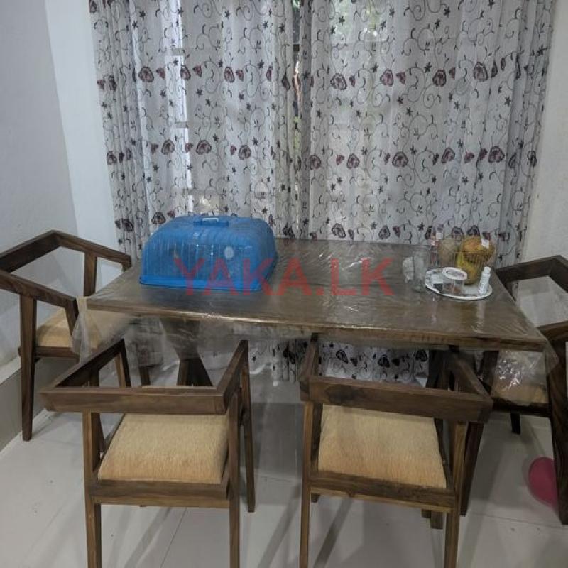 Dinning Table with 6 Chairs