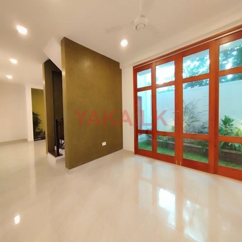 පිලියන්දල ටවුමෙන් සුකෝපබෝගී අලුත්ම තෙමහල් නිවස විකිනීමට