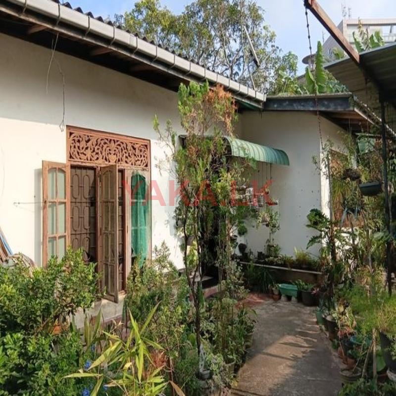 Boralesgamuwa Off Janatha Mw 3 Br House with 12.3 Perches Land for Sale