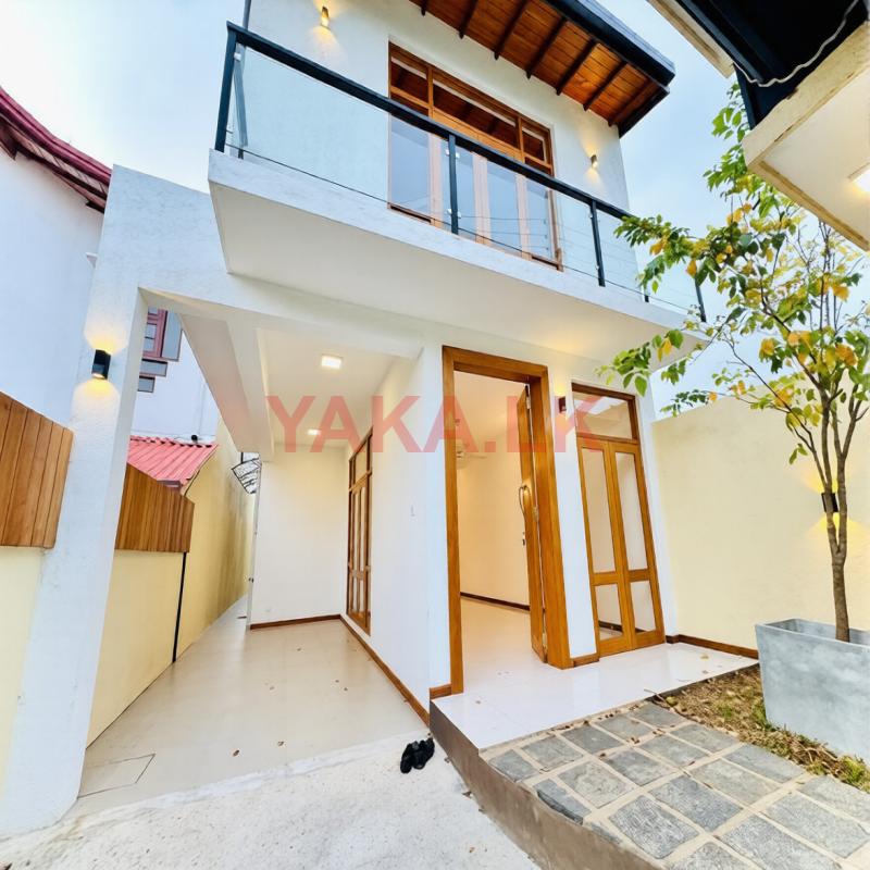 Modern 4BR Dream Home – Talawatugoda