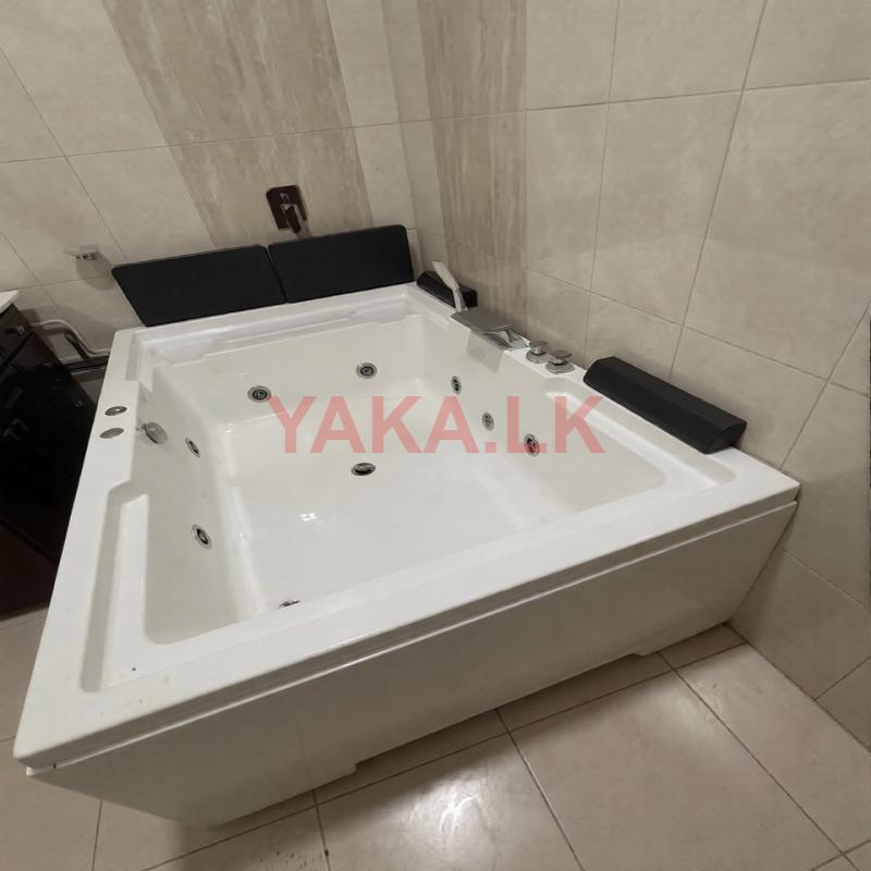 Luxury Jacuzzi Bathtub