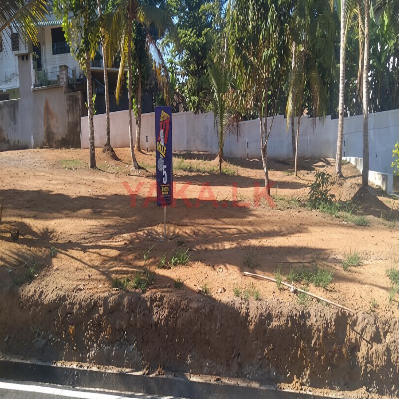 Land for sale on Baddegama Road, Galle