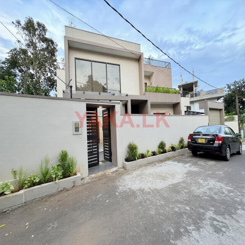 Luxury House for Sale in Athurugiriya