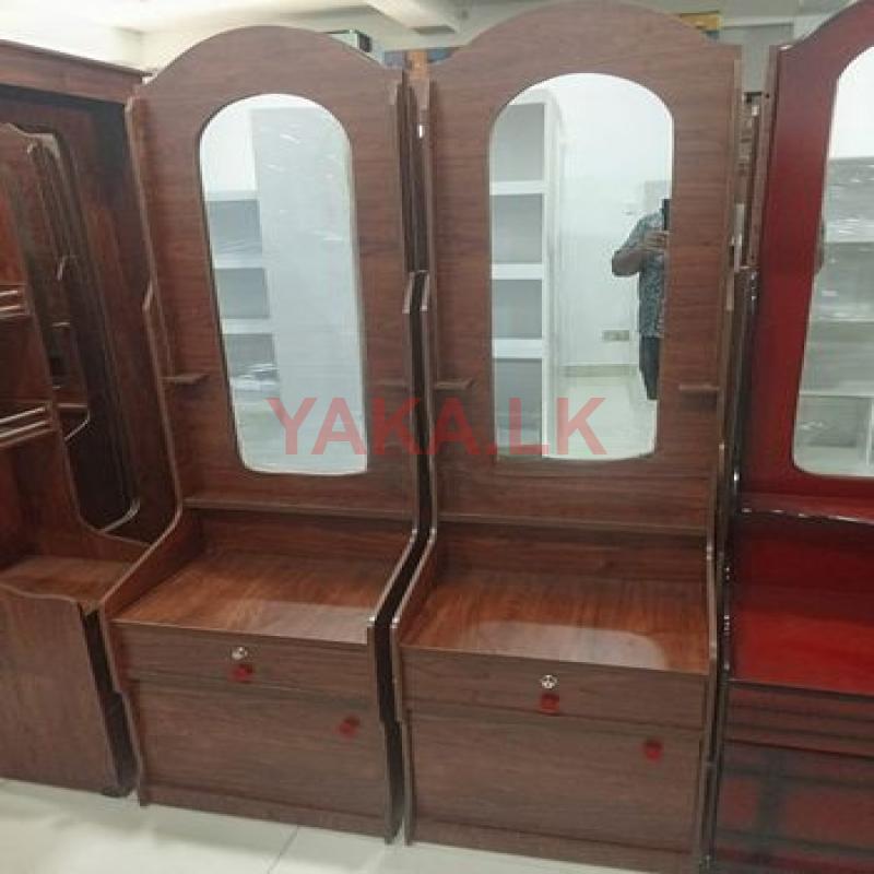 dressing table (@()