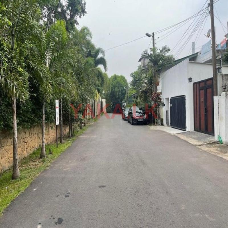 10.5 Perches Land for Sale in Polhengoda