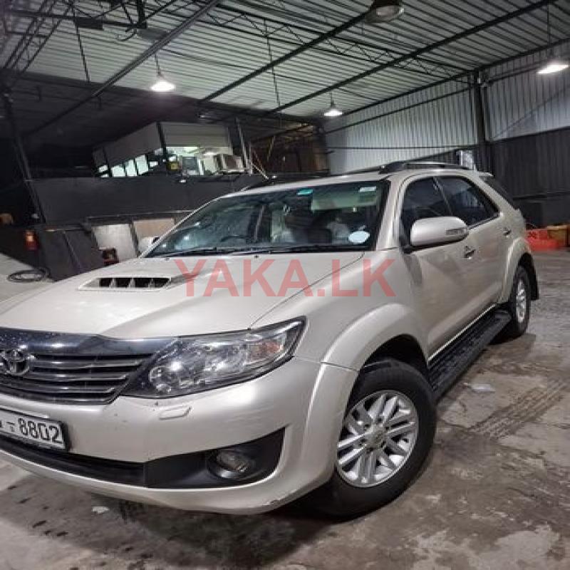 Toyota Fortuner SUV / JEEP