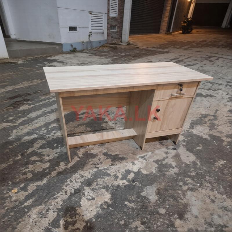 Office tables 3×1.5 Ft brand new