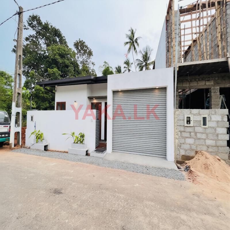 අතුරුගිරියෙන් අලුත්ම නිවසක් විකිණීමට
