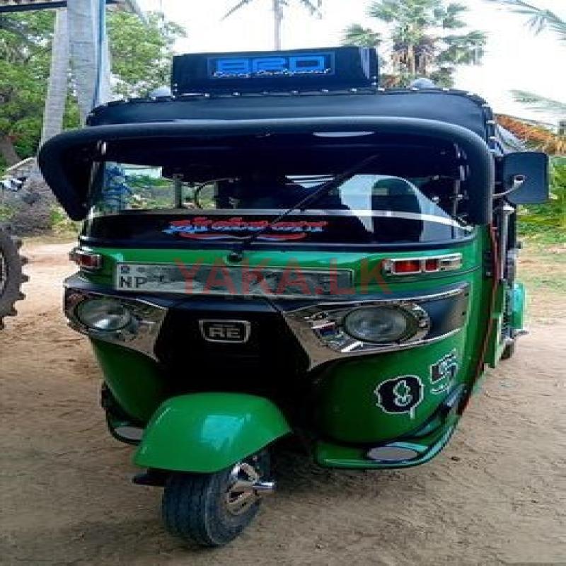 Bajaj RE 205 2020