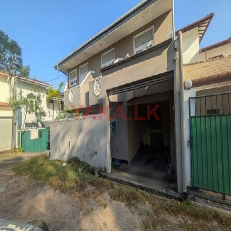 5 Bedroom House for Sale - Athurugiriya (EM649)