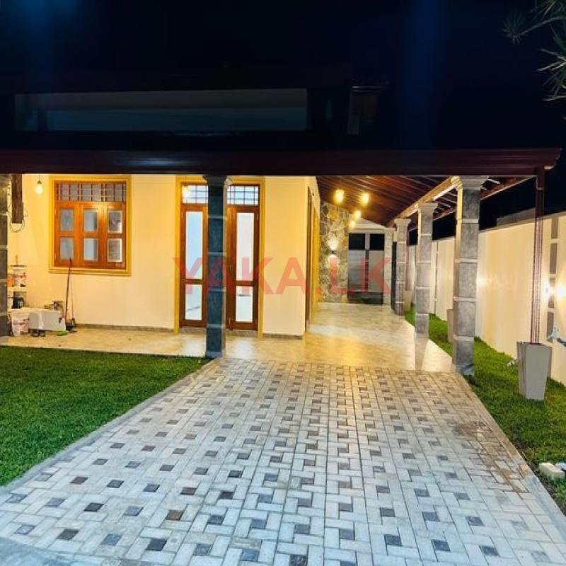 Brand New solid Modern super luxury House-piliyandala