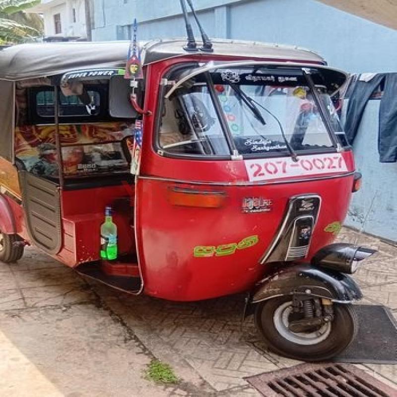 Bajaj RE 2000
