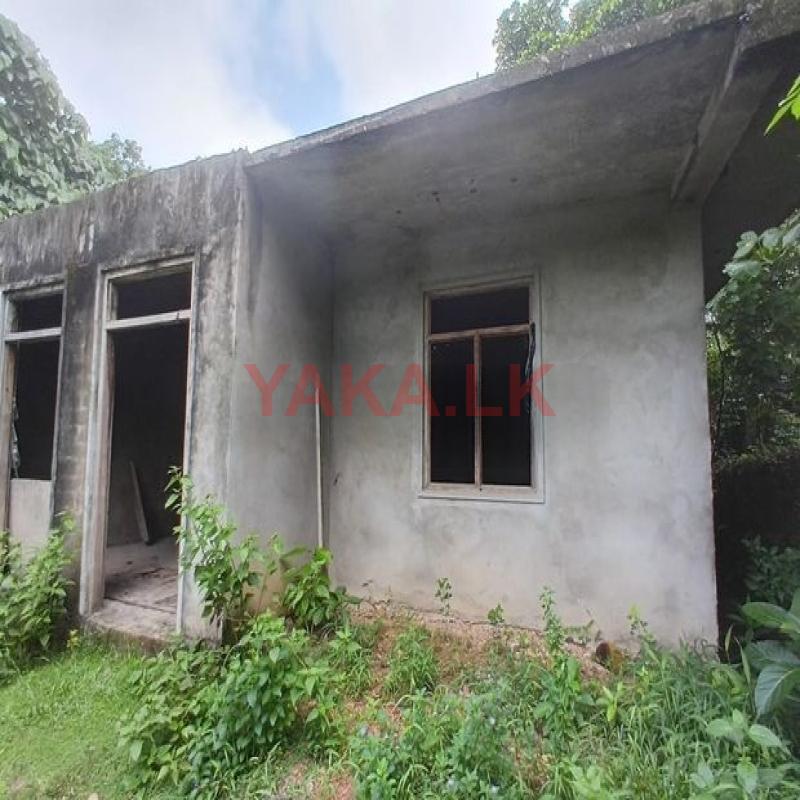 Piliyandala Madapatha Slab Complete Half Build House for Sale .