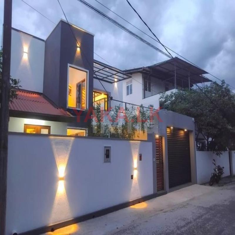 නවීන මාදිලියේ සුඛෝපභෝගී අලුත්ම දෙමහල් නිවසක් විකිණීමට පිලියන්දල