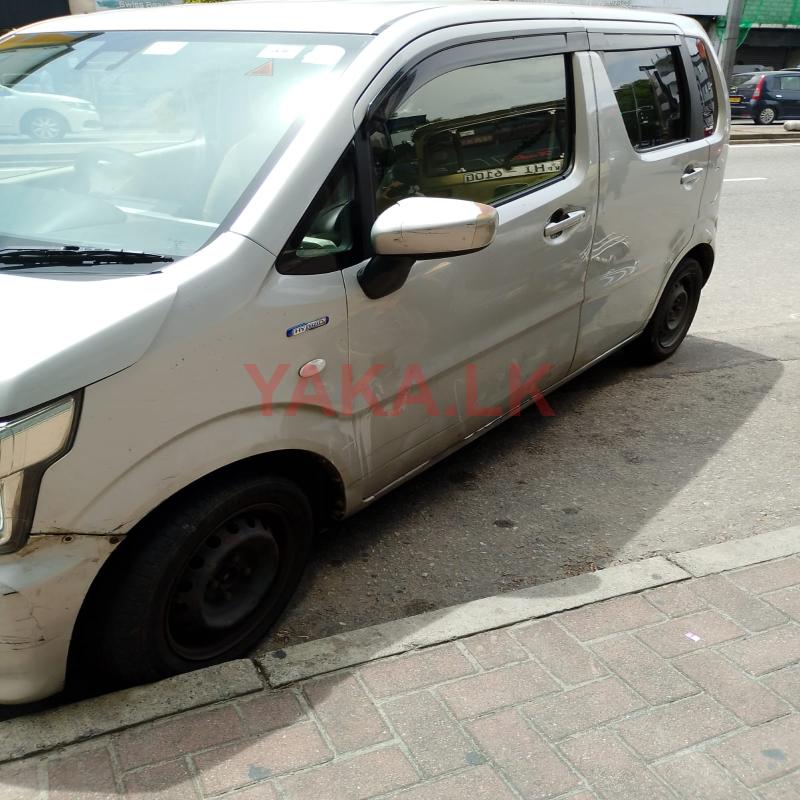 Wagon R FX Safety 2017 Silver color 2nd Owner 0.2M km Distance